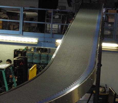 incline belt conveyor with grippy belt