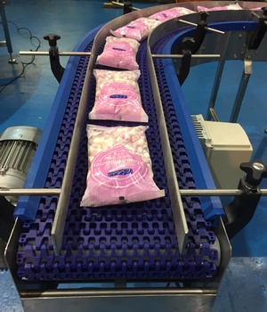 Sweet handling conveyor