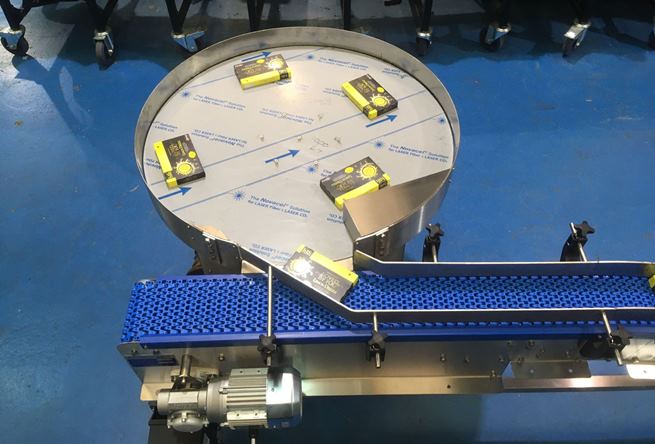 Packing table to Modular belt conveyor