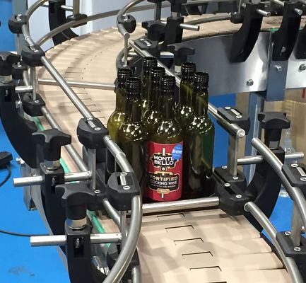 Slat Conveyor Handling Bottles