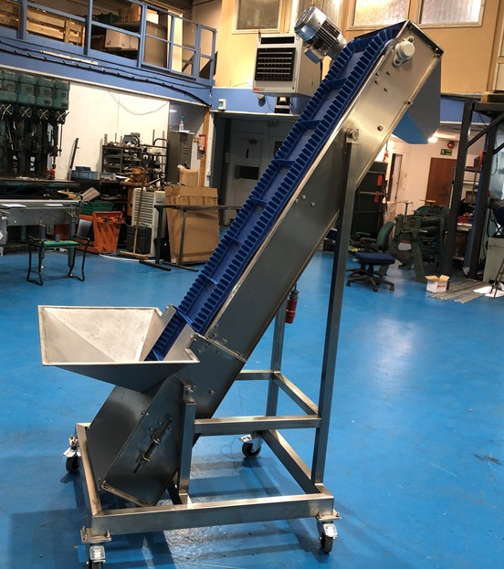 Mobile Conveyor with Hopper and Chute