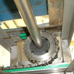 Under pallet conveyor