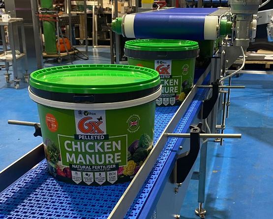How to seal a plastic tub lid using conveyors