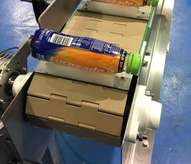 Slat Chain with Flights for Bottles